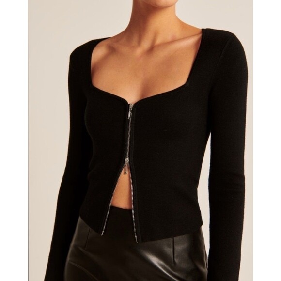 Abercrombie & Fitch Zip Up
Notch Neck Slim Sweater - Picture 6 of 6